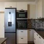 Bliss Apartment Near Bellevue Beach