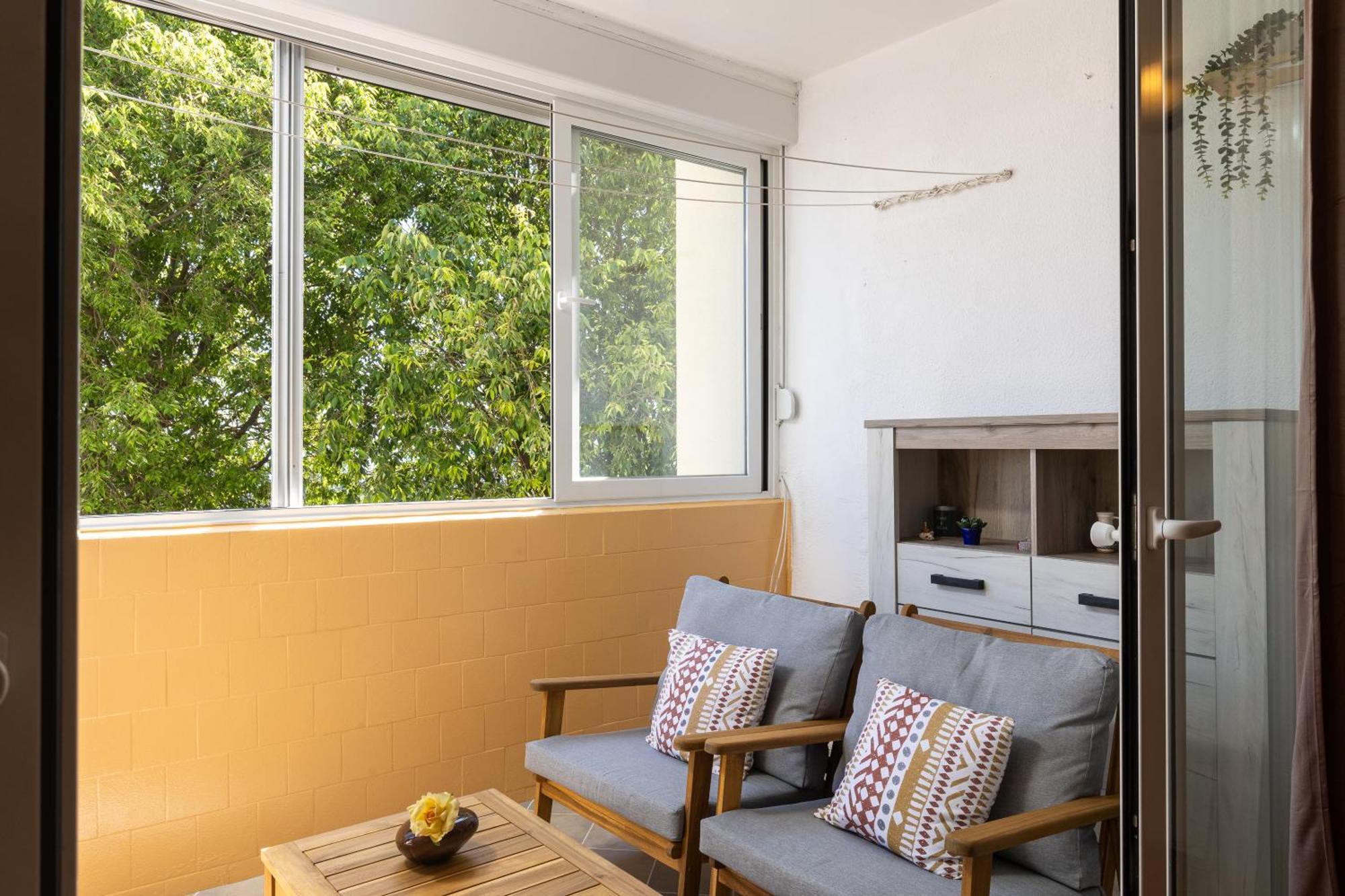 Apartment Bliss Near Bellevue *